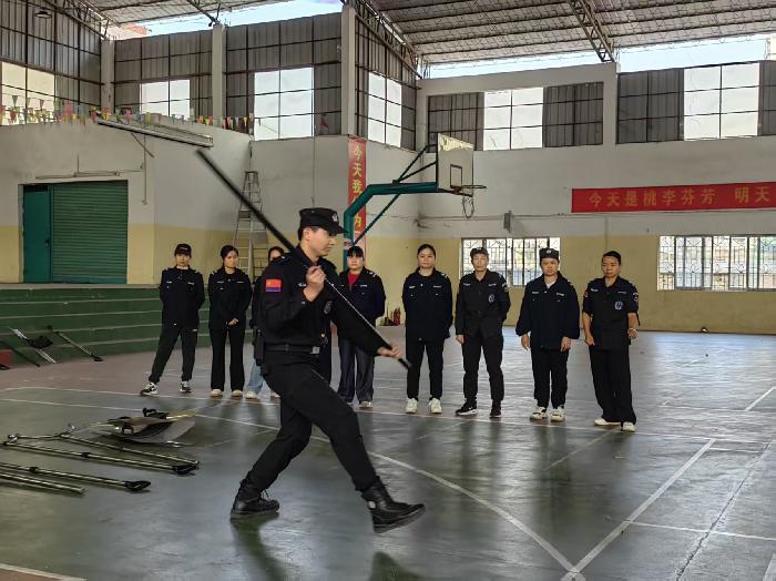 ��У������Ӳ�� ����У԰��ƽ��